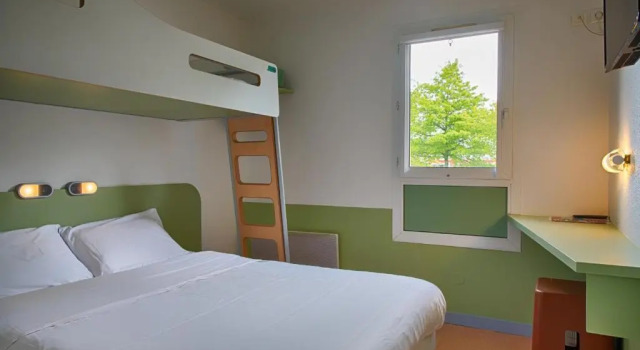 Четырёхместный номер Standard Ibis Budget Redon