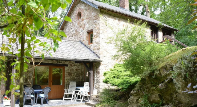 Коттедж Cottage in the heart of the Ardennes woods