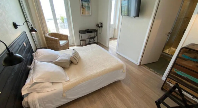 Номер Deluxe Hôtel de charme & SPA Villa Cosare sur la promenade bord de plage 20m de la mer