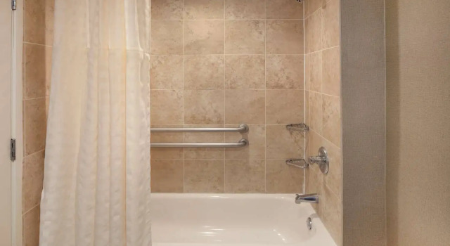 Люкс Embassy Suites by Hilton Philadelphia Airport
