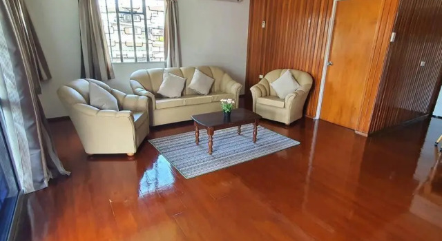 Spacious 4-bdrm fully self-contained WIFI, Parking