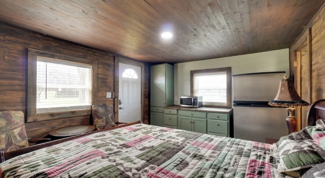 2 Mi to Nat'l Park: Riverside Smoky Mtn Cabin!