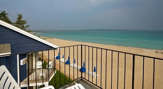 Номер Standard Пентхаус c 1 комнатой с балконом и с видом на залив Pointes North Beachfront Hotel - 2 Person Spa Tub Studios