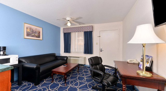 Двухместный люкс Americas Best Value Inn and Suites Houston/Northwest Brookhollow