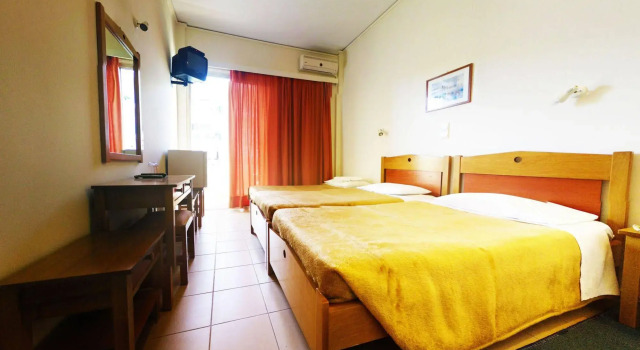 Delfini Hotel, Book Hotel Billige hoteller i Peloponnes