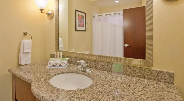 Четырёхместный номер Standard Holiday Inn Express & Suites Gallup East by IHG