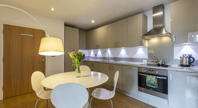 Stylish 2-bed flat w/ terrace in South East London, Забронировать Отель Отели Лондона 3 звезды, рядом с Станция метро Surrey Quays, 3*