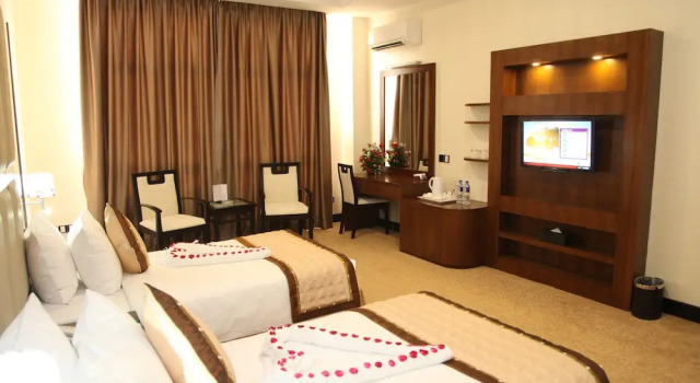 Номер Deluxe с балконом Mingalar Thiri Hotel