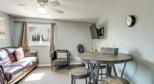 Explore Port Huron! Cozy Condo w/ Creek Views, Buchen Sie Ferienwohnung Port Huron Michigan