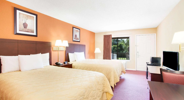 Четырёхместный номер Standard Super 8 by Wyndham Defuniak Springs