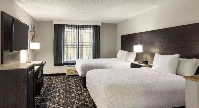 Четырёхместный номер Standard La Quinta Inn & Suites by Wyndham Lake George