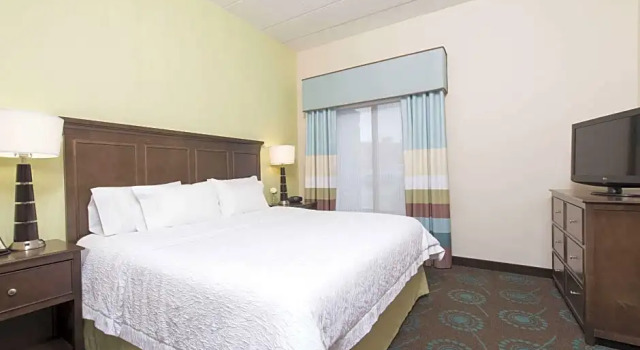 Четырёхместный люкс c 1 комнатой Hampton Inn & Suites Kokomo