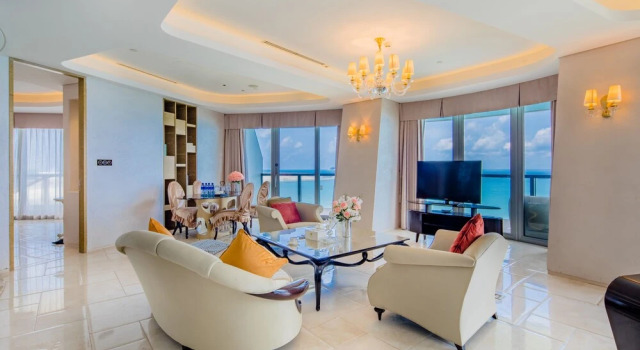 Номер Premier с 2 комнатами с балконом и с видом на море Yuejia Sea Apartment Phoenix Island