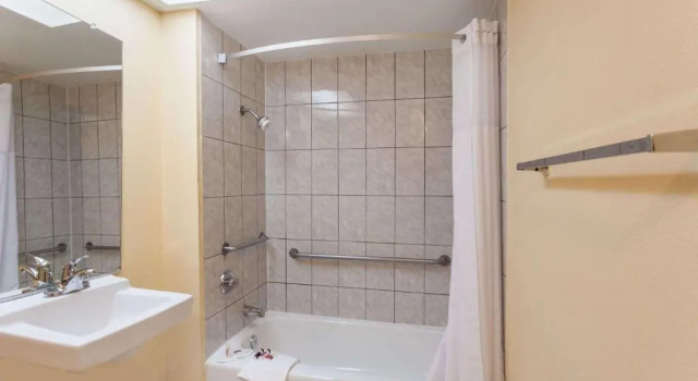 Номер Standard Howard Johnson by Wyndham Norco