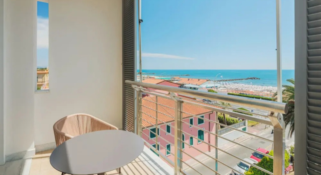 Трёхместный номер Standard с балконом и с видом на море Hotel Excelsior