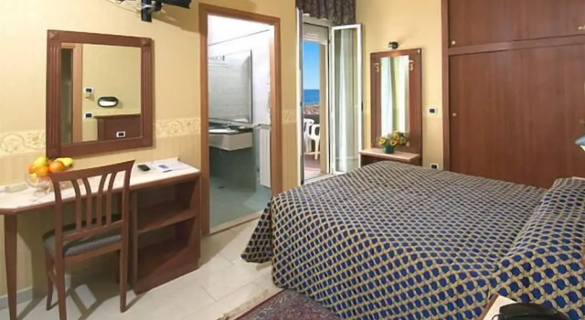 Трёхместный номер Standard с балконом Hotel Grifone