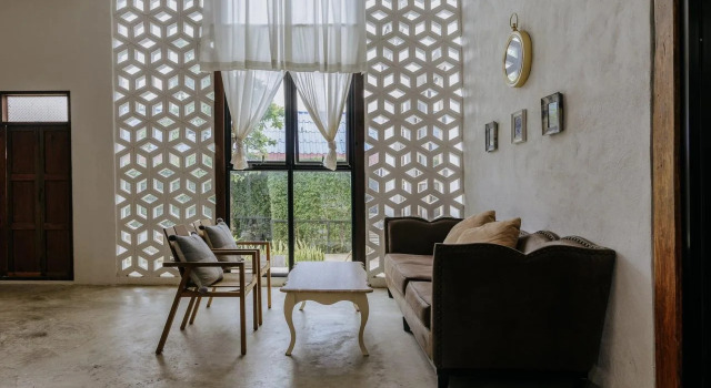 White Wall Riverfront Hotel, Забронировать Отель Кампхэнгпхет Kamphang Phet Province