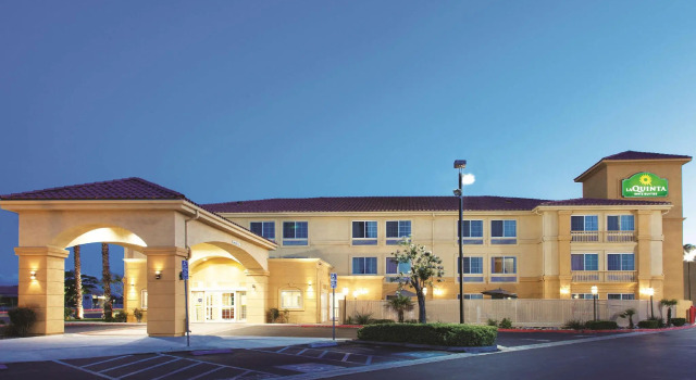 Кровать в общем номере La Quinta by Wyndham Hesperia Victorville