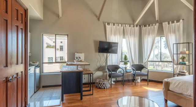 Студия с красивым видом из окна Ocean Luxury Lofts and Suites