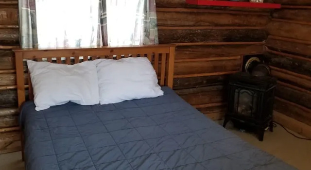 Номер Standard с красивым видом из окна Christina Lake Lodge