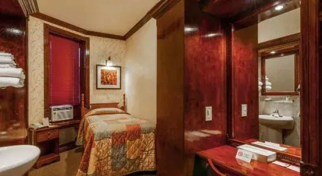 Трёхместный номер Standard Hotel 17