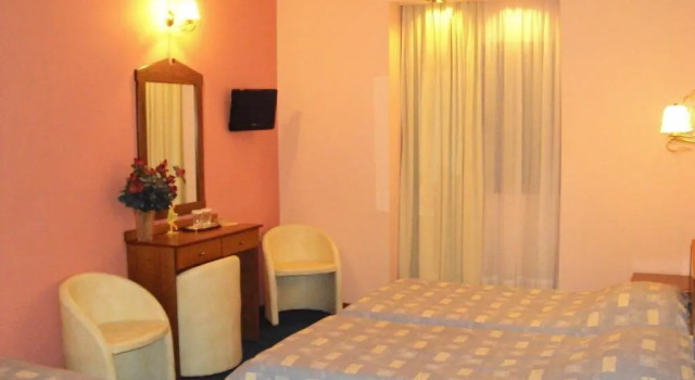 Трёхместный номер Standard Astoria Hotel Traditional