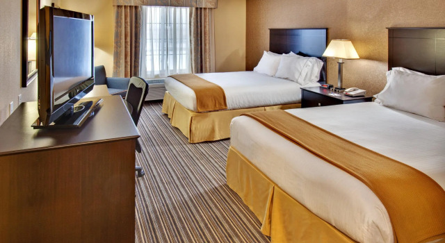 Четырёхместный номер Standard Holiday Inn Express Hotel & Suites Council Bluffs - Convention Center Area by IHG
