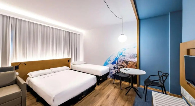 Трёхместный номер Standard Hotel Euro Suite Curitiba Batel By Nacional Inn