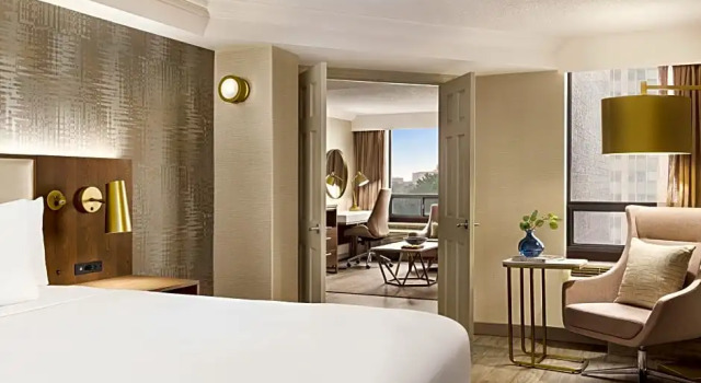Двухместный люкс c 1 комнатой Crowne Plaza Toronto Airport by IHG