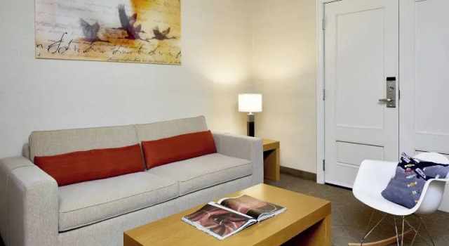 Двухместный люкс Renaissance Chicago Glenview Suites Hotel