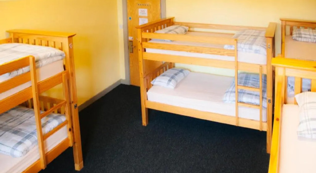 Кровать в общем номере Dundee Backpackers Hostel