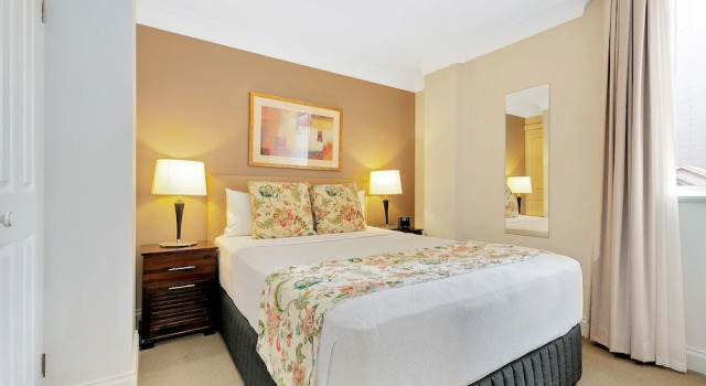 Апартаменты Manor Apartment Hotel