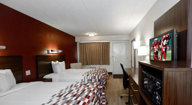 Четырёхместный номер Deluxe Red Roof Inn Aberdeen