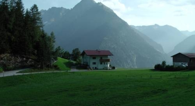 Ferienwohnung Eberharter, Rezerwuj Hotel Hotele w Tyrol z parkingiem, Parking