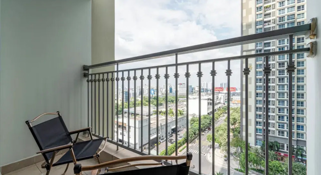 Апартаменты Deluxe с 2 комнатами с балконом и с видом на город Vinhomes Skyline Apartment Saigon