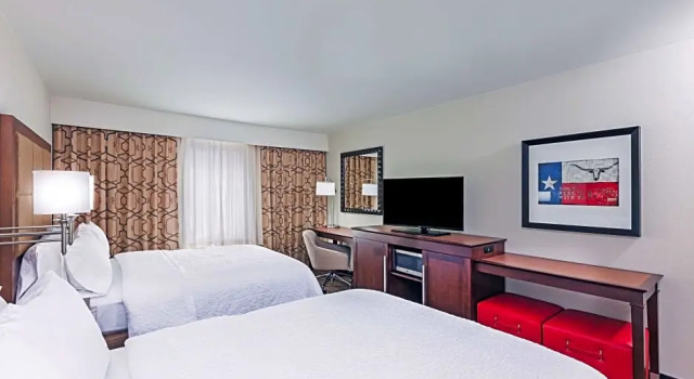 Номер Mobility Access Hampton Inn & Suites Houston I-10 West Park Row, Tx
