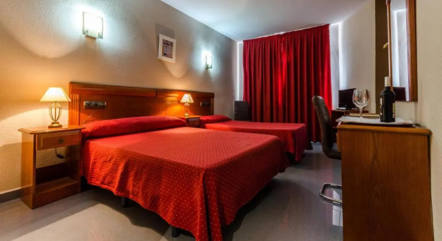 Трёхместный номер Standard Hotel Valdemoro