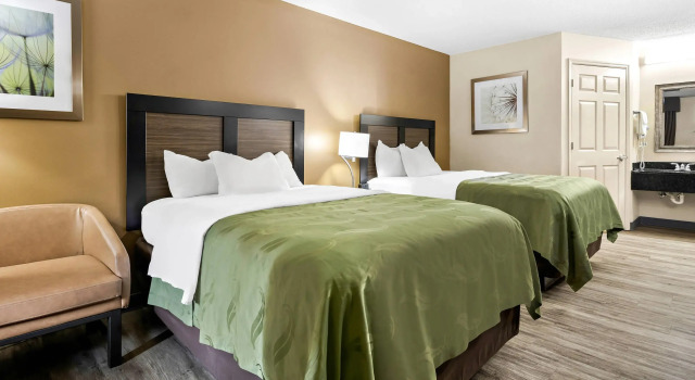 Camera quadrupla Standard Quality Inn Decatur River City