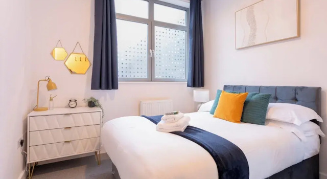 Modern 2- Bedroom Apartment in Central Redhill!, Rezervați Apartament Redhill Surrey