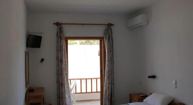 Трёхместный номер Standard с балконом Hotel Alkyon