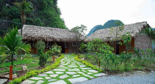 Кровать в общем номере Trang An Mountain House