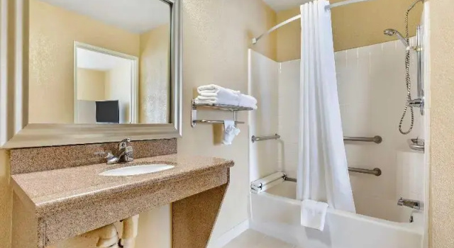 Четырёхместный номер Standard Best Western Plus Waco North