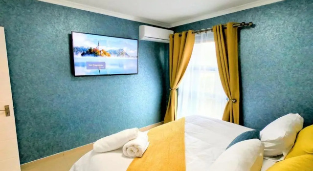 Апартаменты Pristine King Size Bed Apartment in Secure Complex