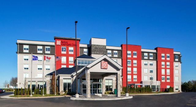 Кровать в общем номере Hilton Garden Inn Toronto-Oakville