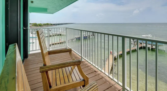 Walk to Beach: Florida Keys Gem w/ Ocean Views, Réserver Appartement Long Key États-Unis
