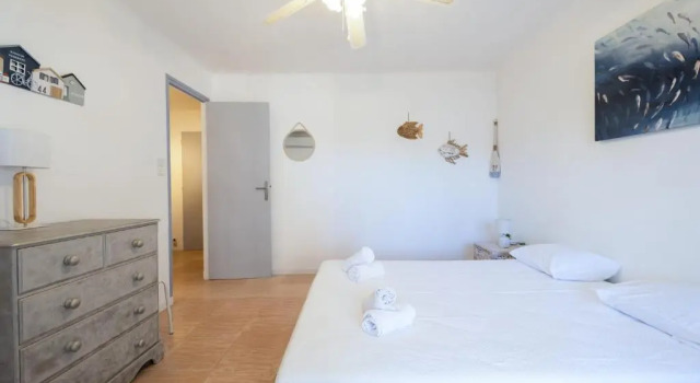 SERRENDY 2-bedroom apartment with terrace and parking only 100 meters