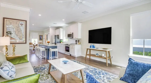 Коттедж 1 Mi to Riverwalk: Brand New Bradenton Home