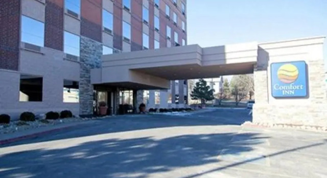 Кровать в общем номере Four Points by Sheraton Omaha Midtown