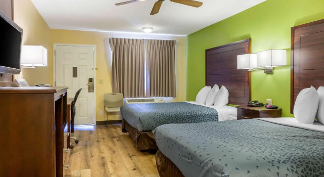 Четырёхместный номер Standard Econo Lodge West - Coors Blvd