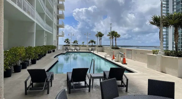 Апартаменты Stylish 1BR At Brickell Bay Club by Oneluxstay
